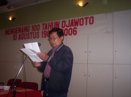 Mawi lagi baca puisi (Diemen Agustus 2006)